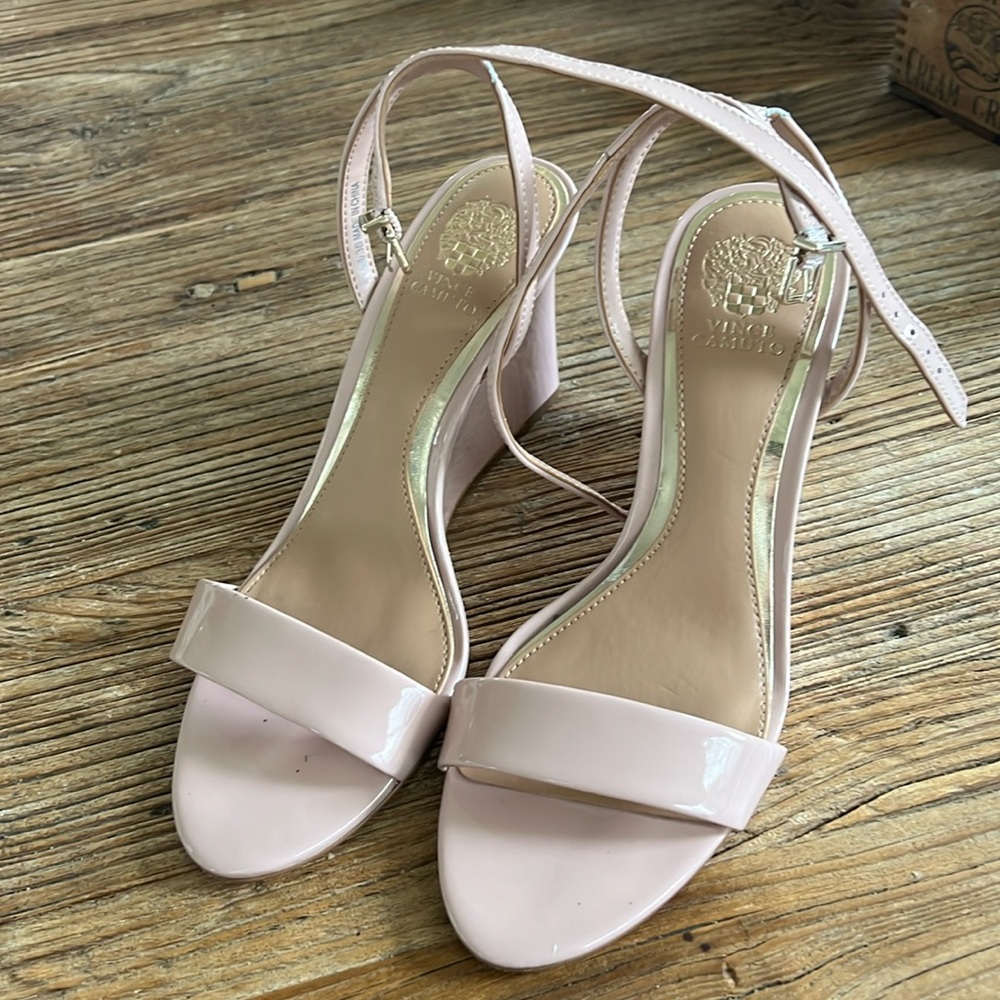 New without tags. basically worn for 20 mins to a wedding Vince Camuto